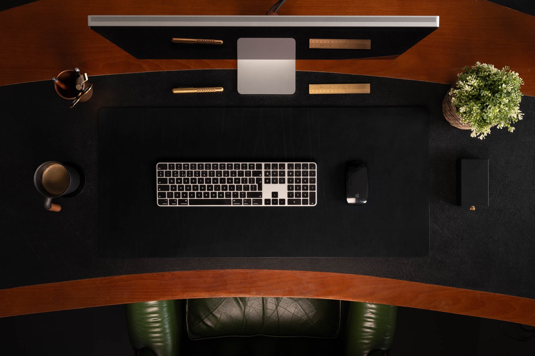 Black full-grain leather desk pad — personalised — CarveOn, made in Ireland#Color_Black