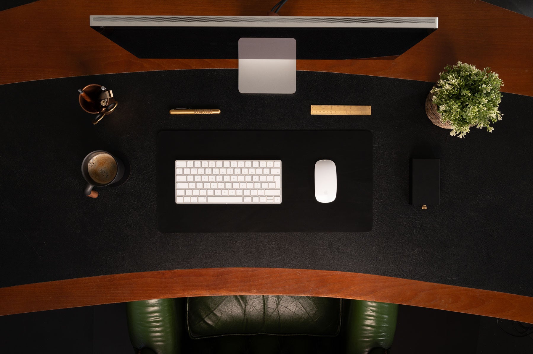Black full-grain leather desk pad — personalised — CarveOn, made in Ireland#Color_Black