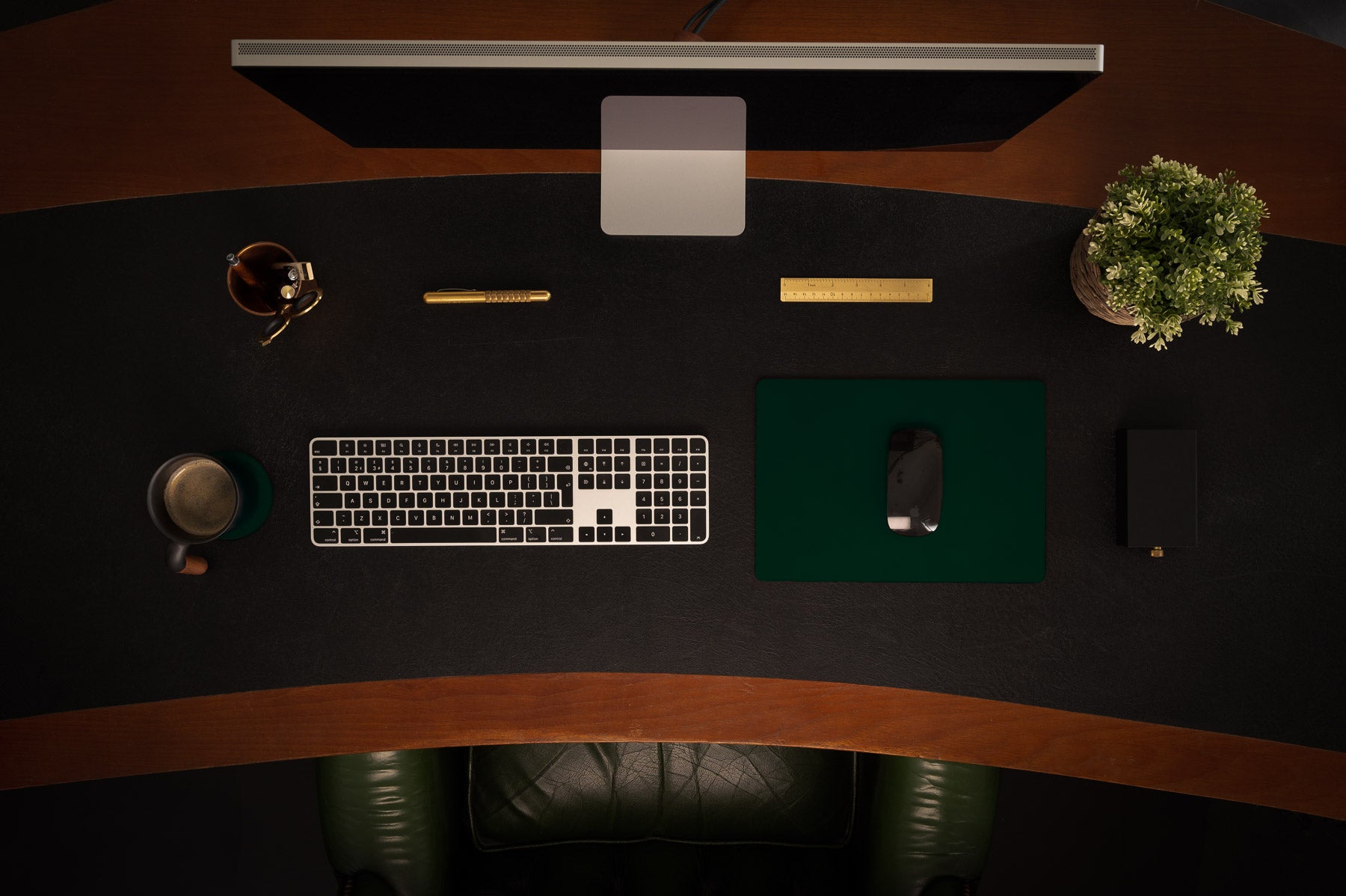 Green full-grain leather mouse pad — personalised — CarveOn, made in Ireland#Color_Green