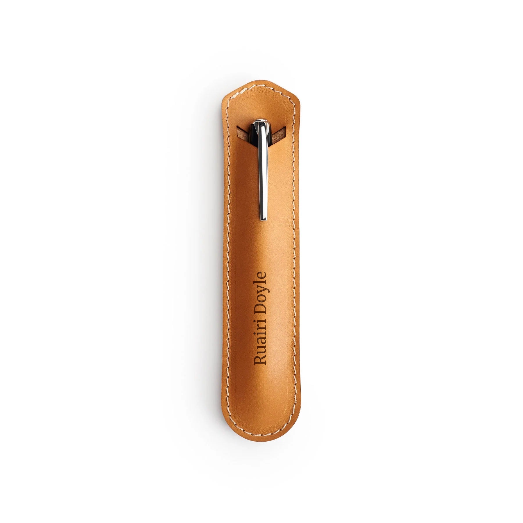 Tan full-grain leather pen sleeve with pen, flat lay, engraved with a name — personalised gift — CarveOn, made in Ireland#Color_Tan